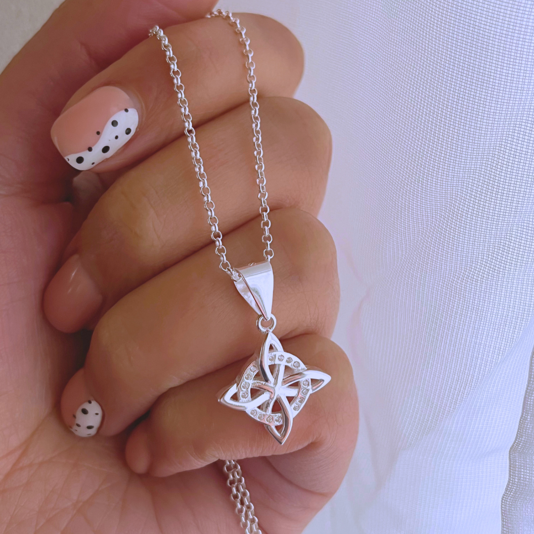 COLLAR NUDO DE BRUJA CIRCONES