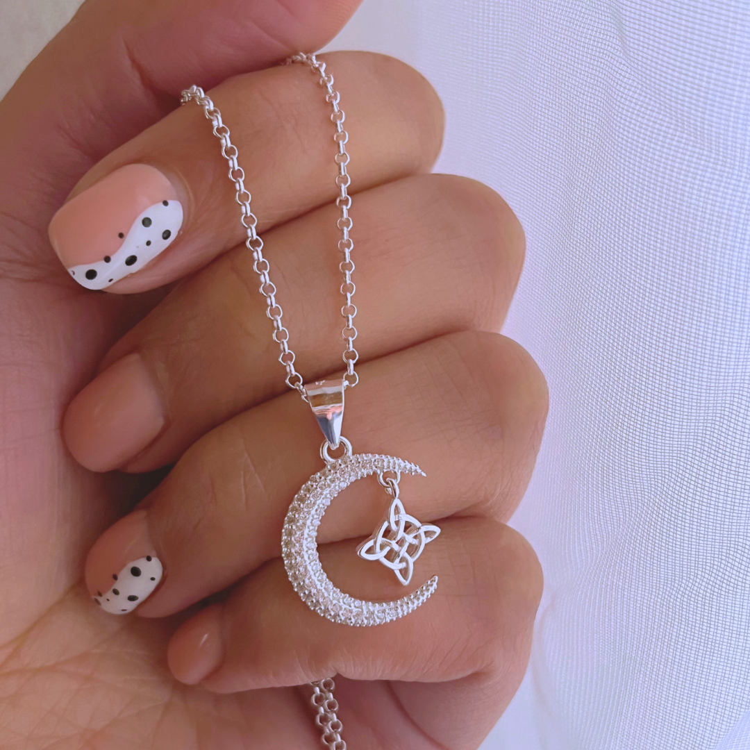 COLLAR LUNA CIRCONES Y NUDO DE BRUJA