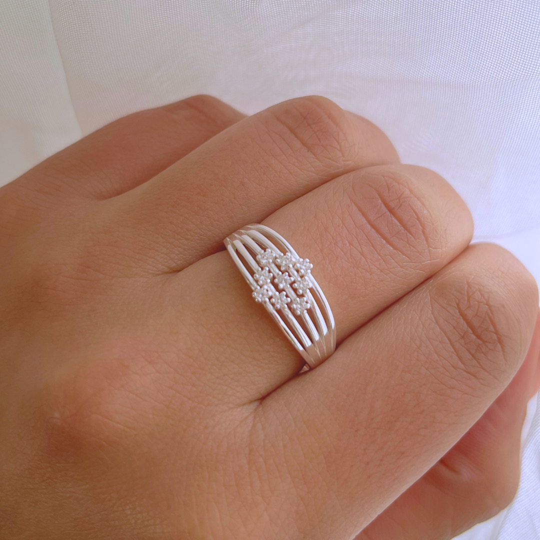 ANILLO LÍNEAS Y CIRCONES