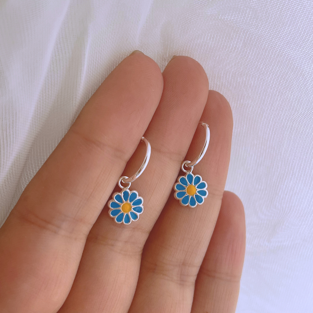 ARGOLLAS MARGARITAS ESMALTADAS AZUL _ 12MM