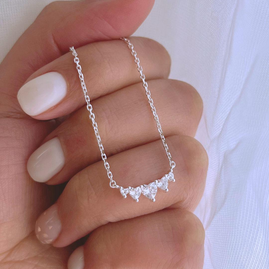COLLAR BARRA DE CORAZONES CIRCONES