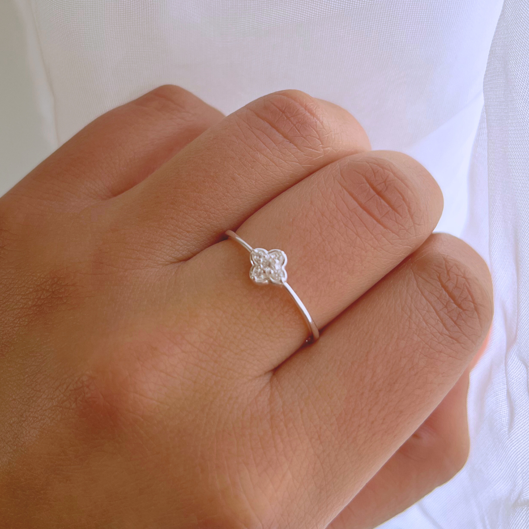 ANILLO FLOR CIRCONES