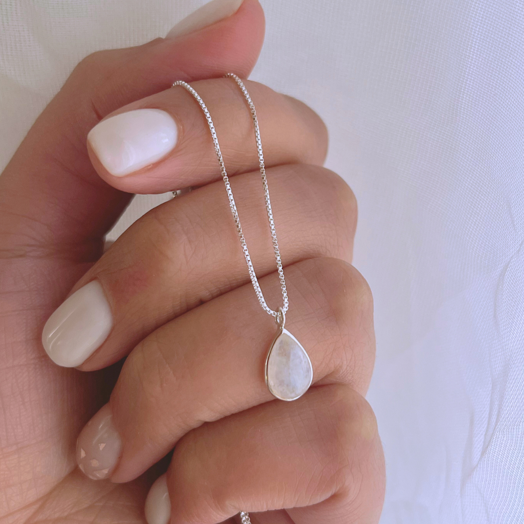 COLLAR GOTA PIEDRA LUNA
