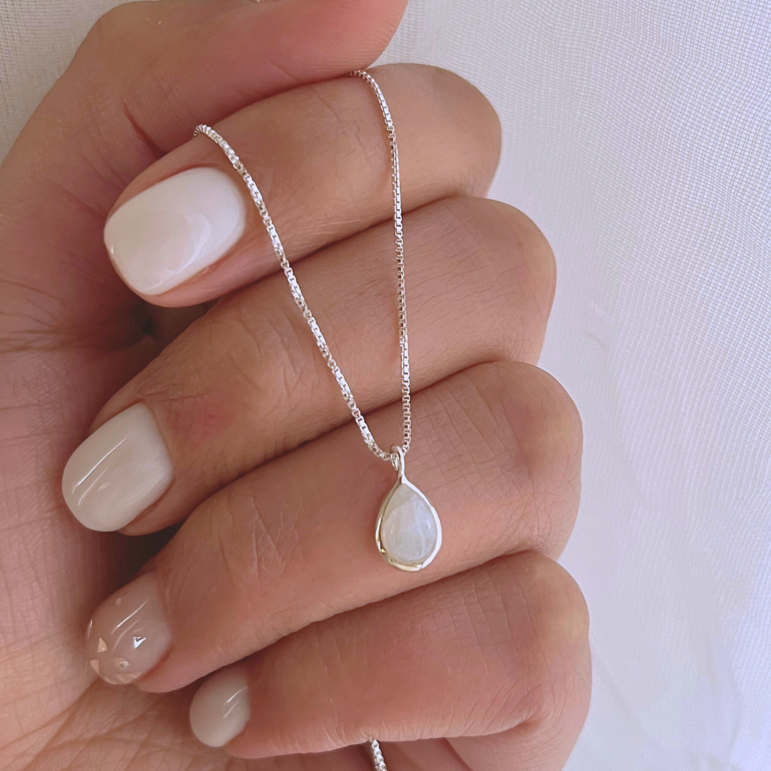 COLLAR GOTA PIEDRA LUNA