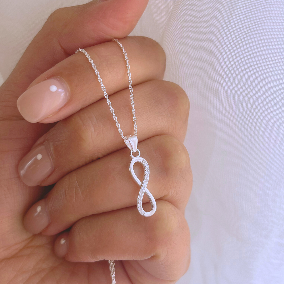 COLLAR INFINITO CIRCONES