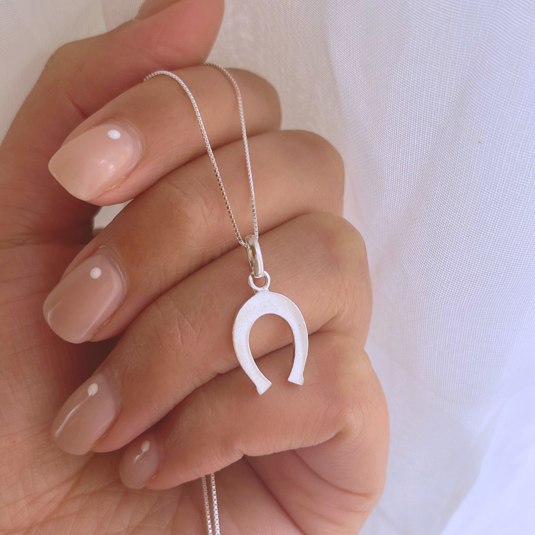 COLLAR HERRADURA LISA