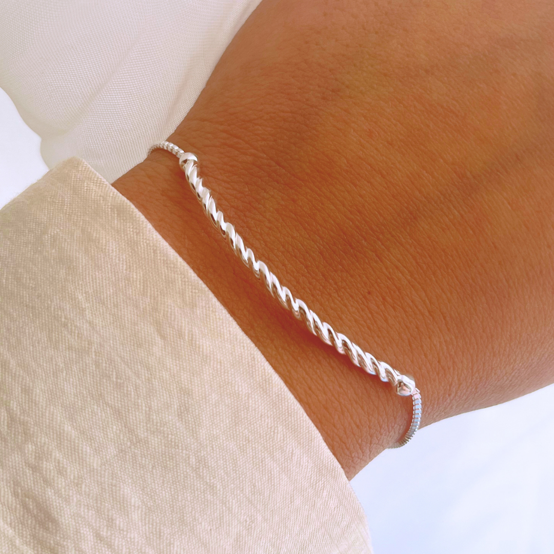 PULSERA AJUSTABLE BARRA ENTORCHADA