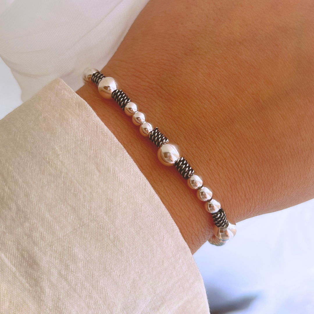 PULSERA AJUSTABLE ESFERAS LISAS, ESTILO BALI