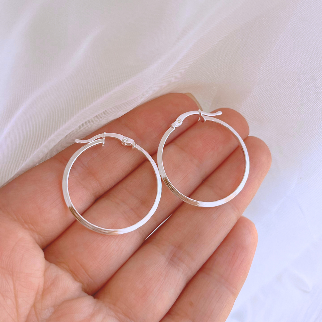 ARGOLLAS CORTE TRIANGULAR TEXTURIZADAS