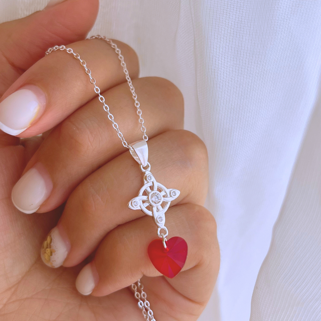COLLAR CORAZÓN CRISTAL Y NUDO DE BRUJAS CIRCONES