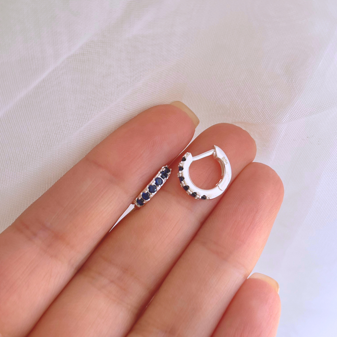 ARGOLLAS HUGGIE CIRCONES ZAFIRO