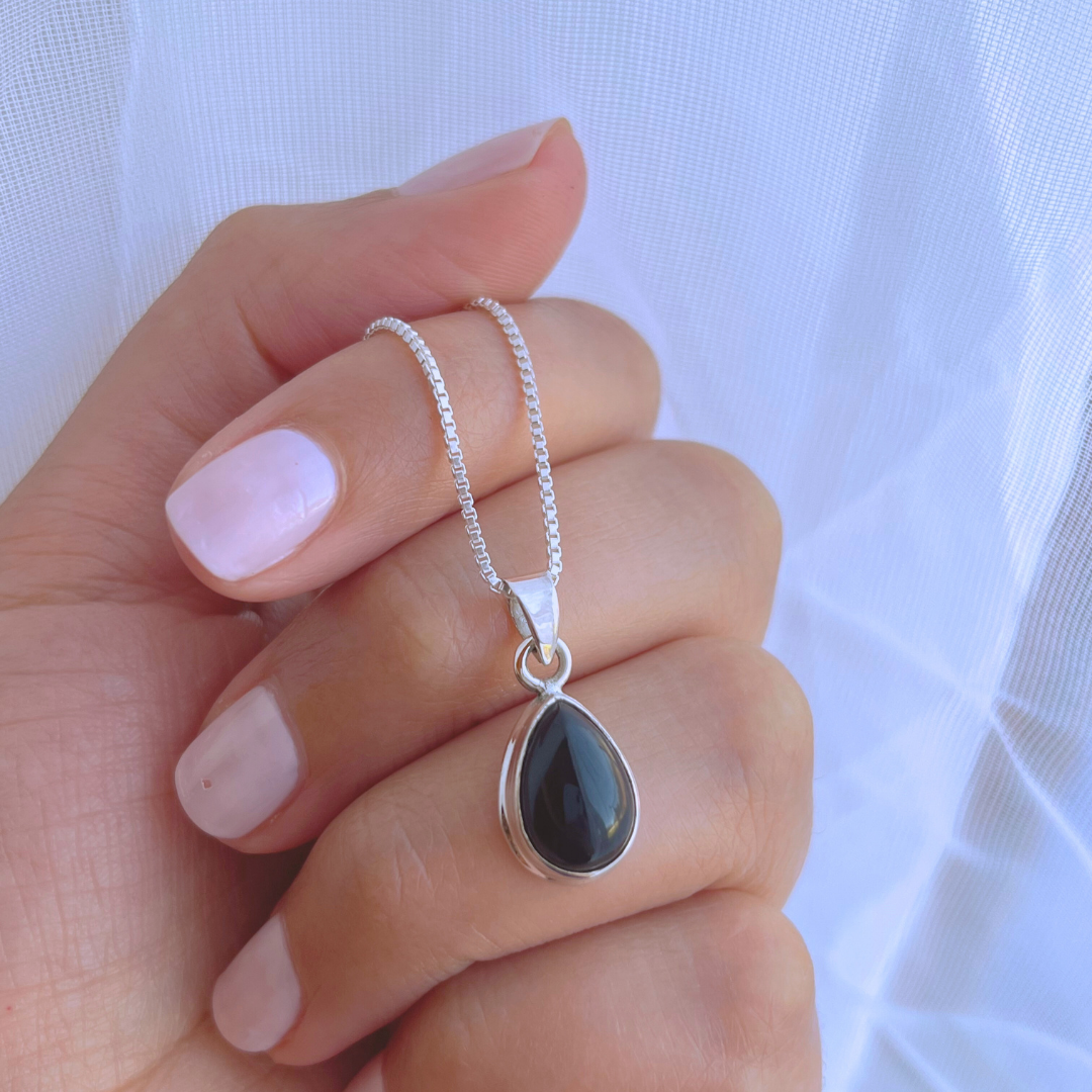 COLLAR GOTA PIEDRA ONIX