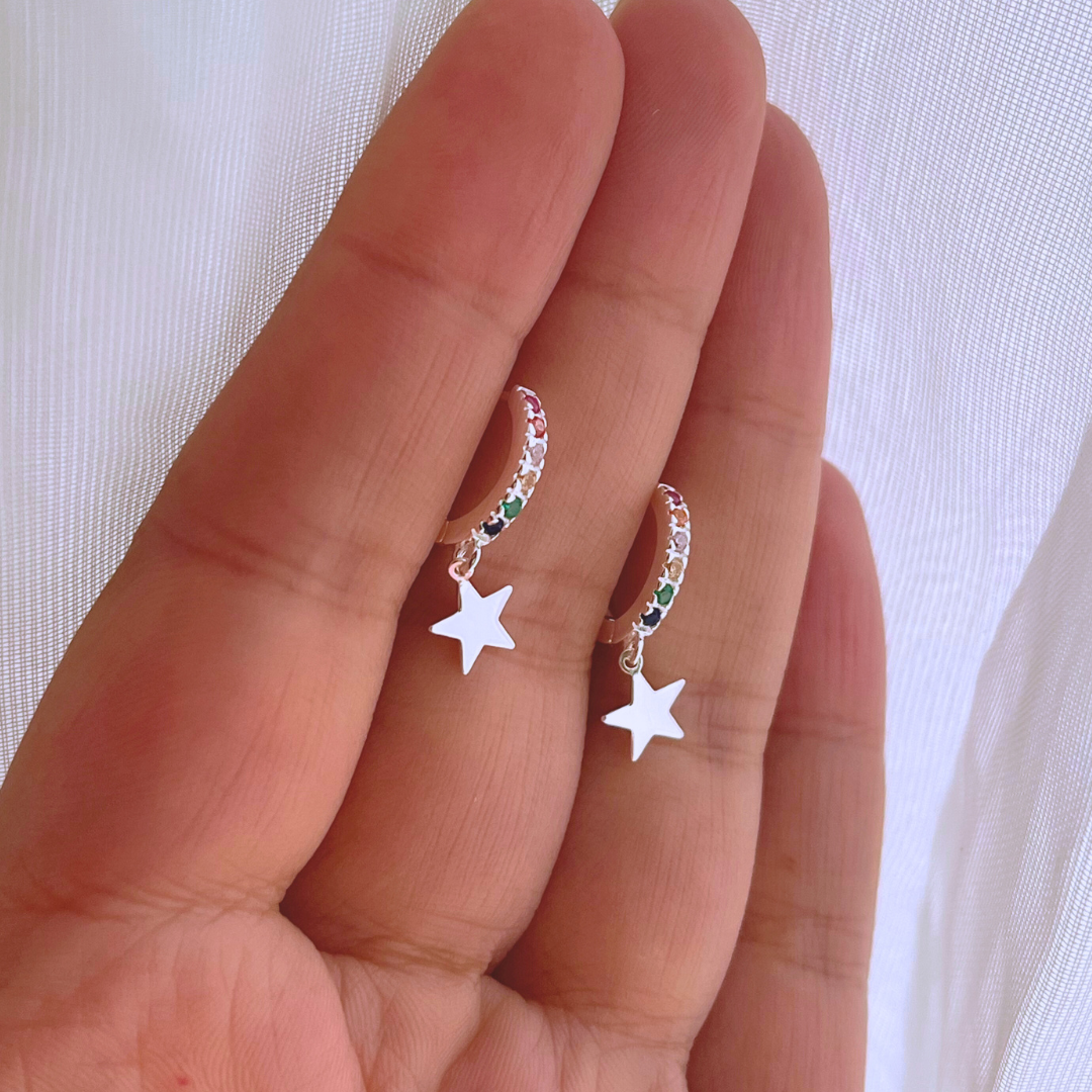 ARGOLLAS HUGGIE CIRCONES MULTICOLOR Y ESTRELLA 12MM