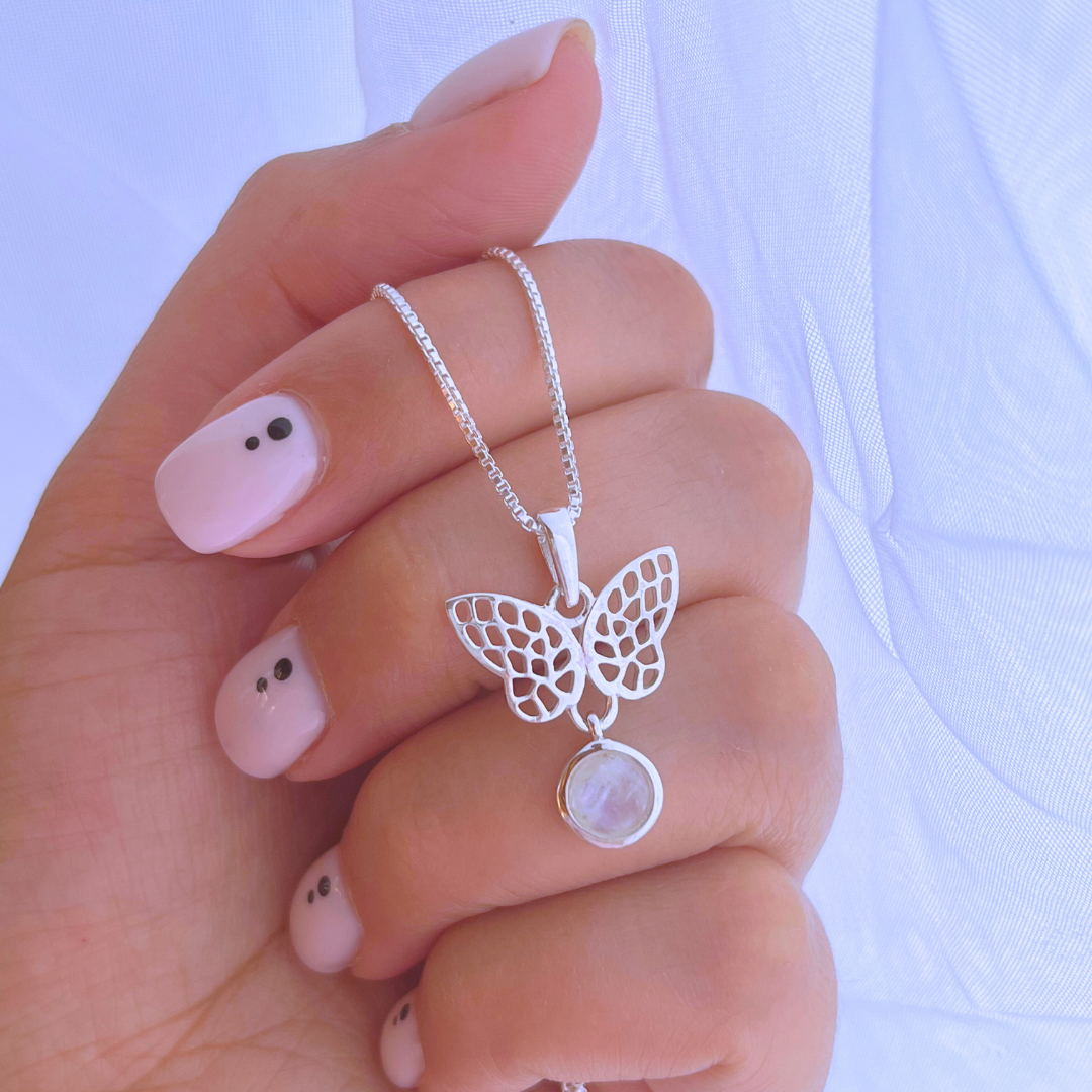 COLLAR MARIPOSA Y PIEDRA LUNA