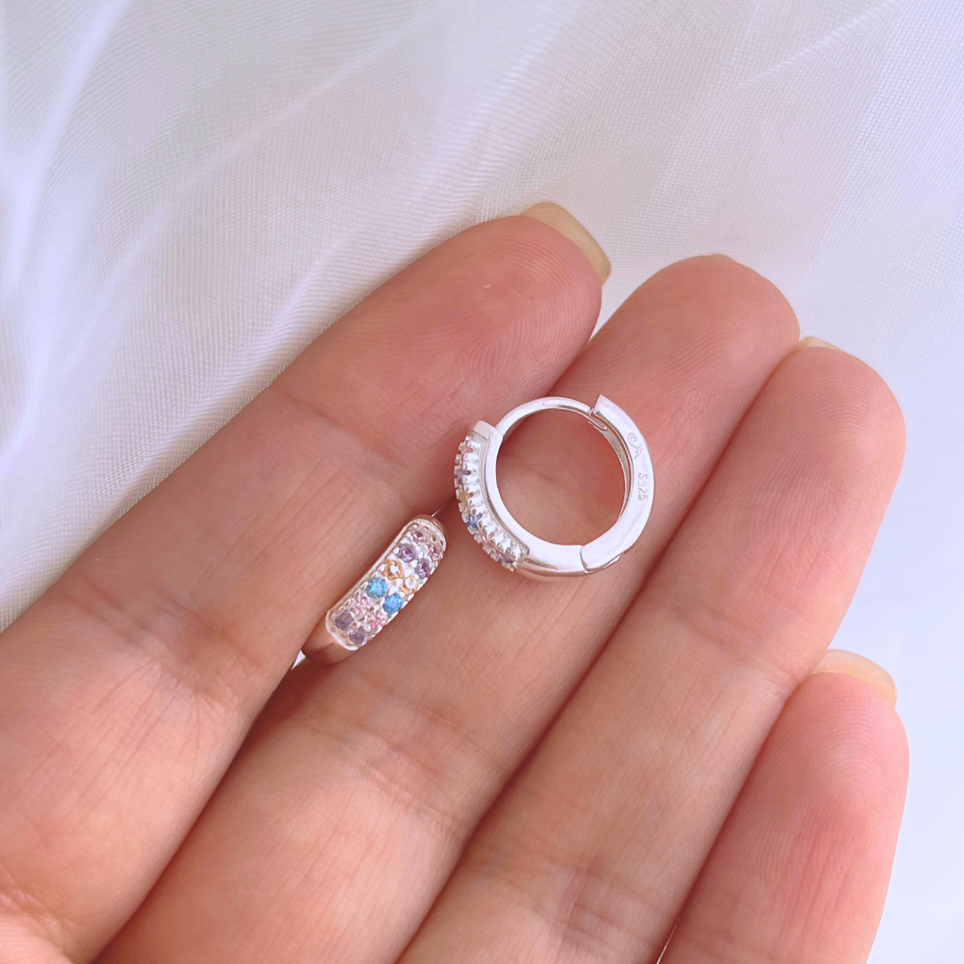 ARGOLLAS HUGGIE CIRCONES MULTICOLOR