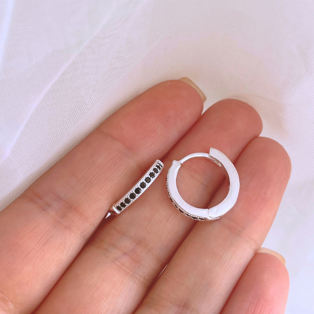 ARGOLLAS HUGGIE CIRCONES ONIX 16 MM