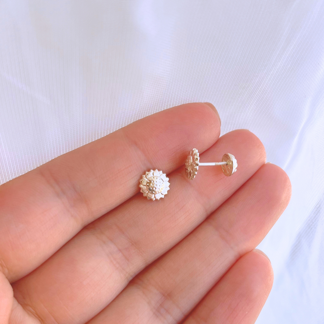 AROS CON TOPE FLOR MARGARITA