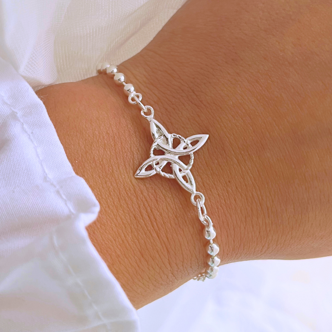 PULSERA NUDO DE BRUJA Y ESFERAS