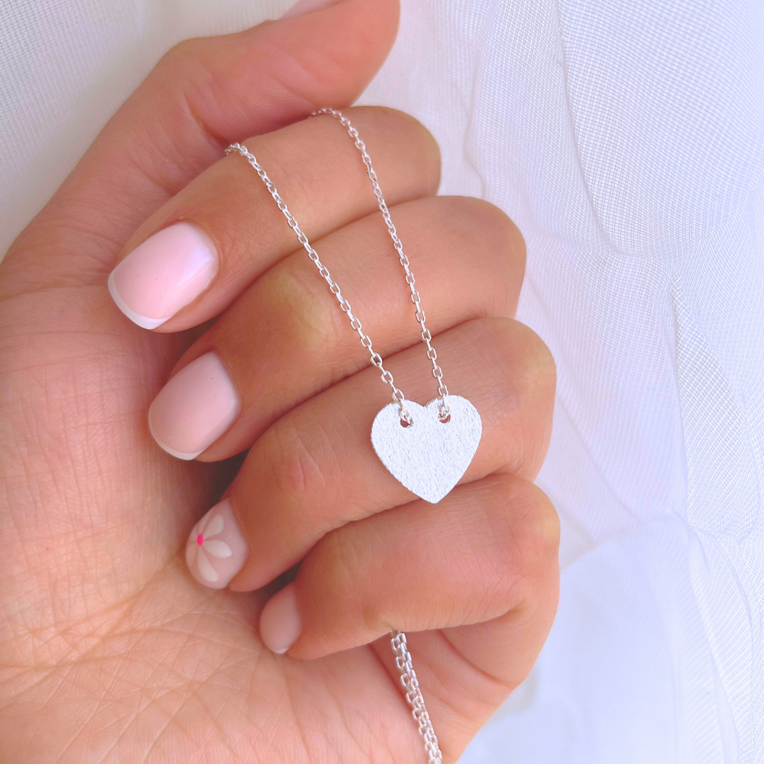 COLLAR CORAZÓN SATINADO