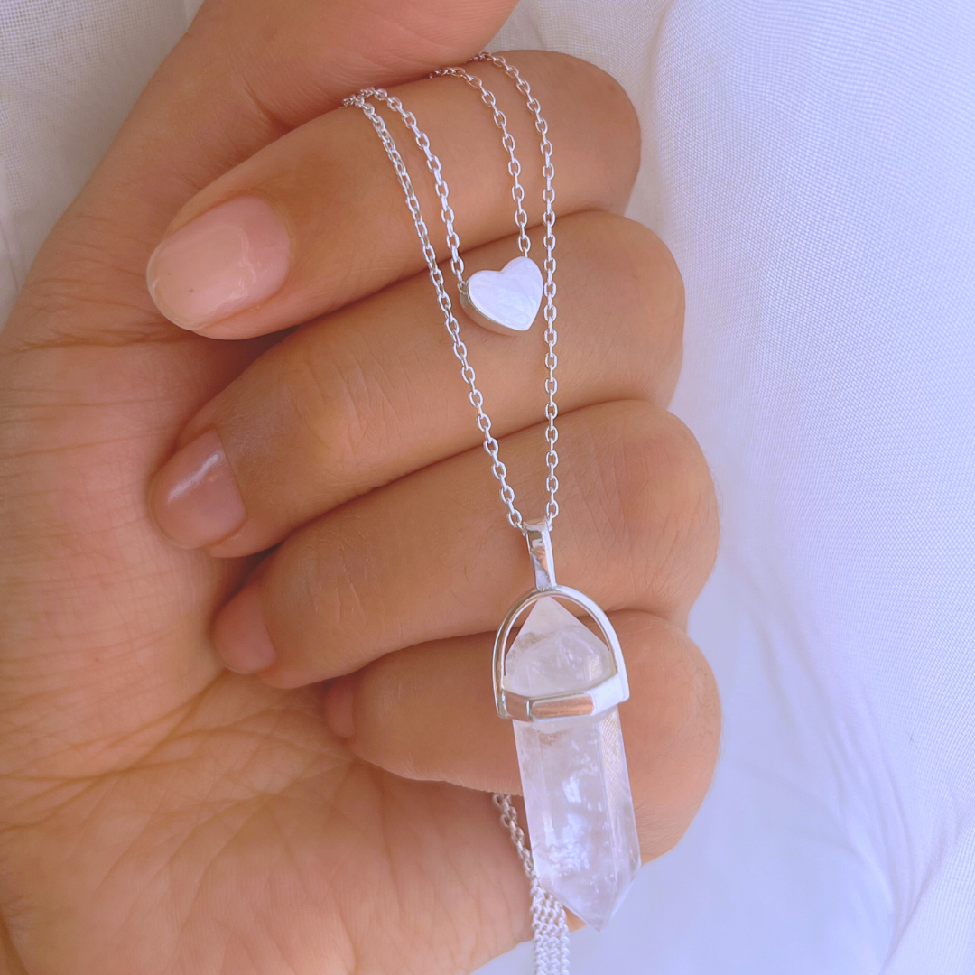 COLLAR DOBLE CORAZÓN Y PÉNDULO DE CUARZO