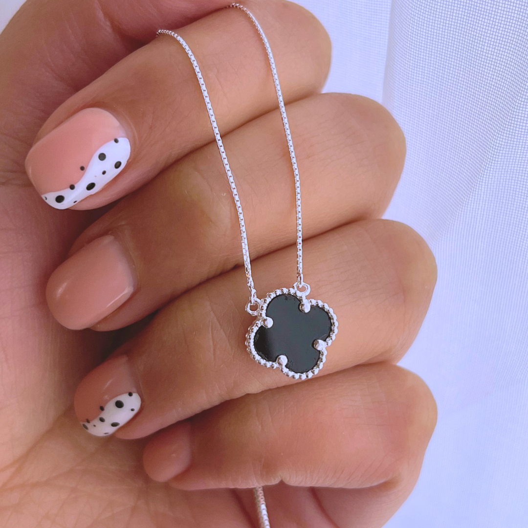 COLLAR TRÉBOL ONIX