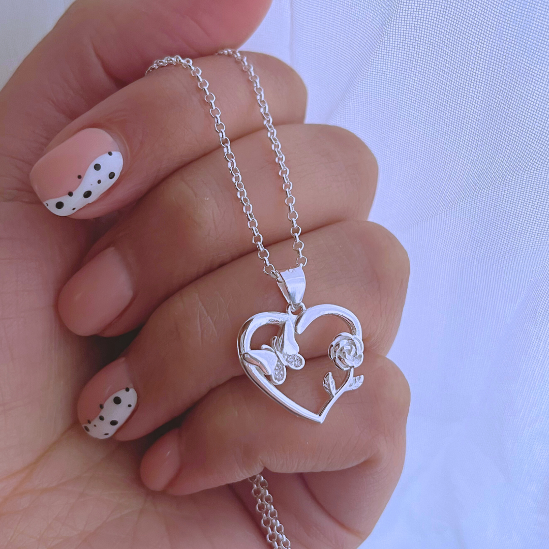 COLLAR CORAZÓN MARIPOSA Y FLOR