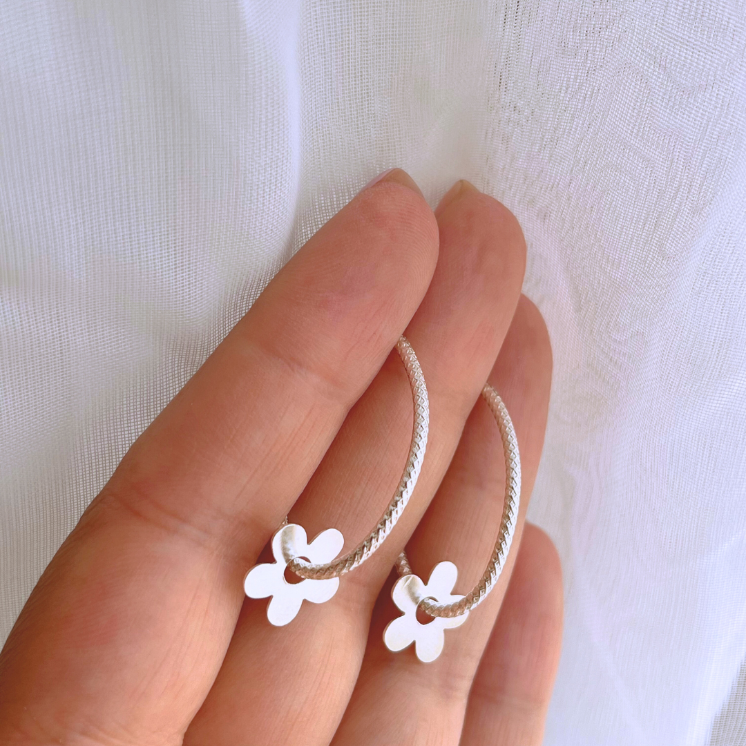 ARGOLLAS OVALADAS FACETADAS CON FLOR